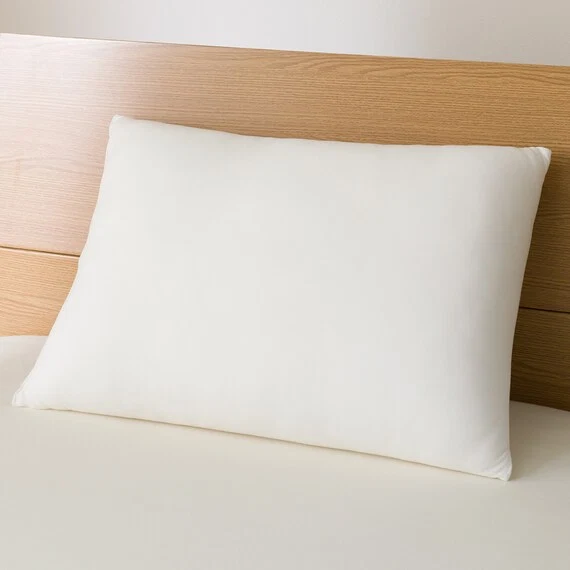 Superior FLUFFY POLYESTER PILLOW2 P2209 Premium