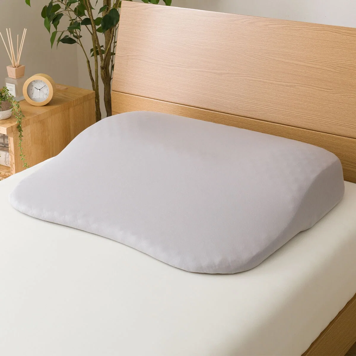 Secure COVER FOR THE PILLOW A SHOULDER A NECK AND A BACK SLSO SUPPORT Detailed