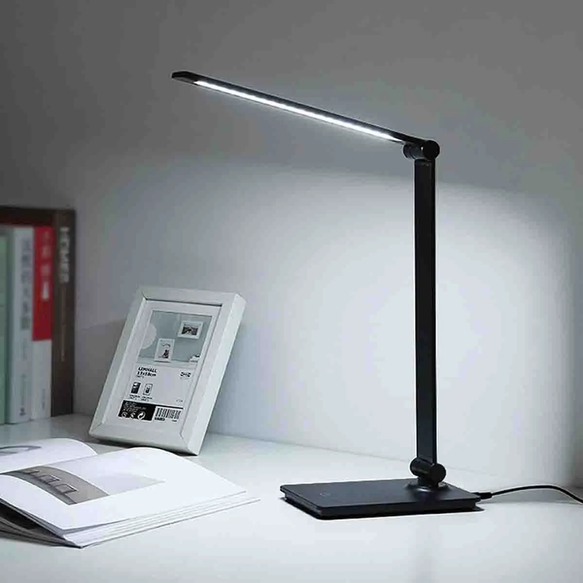 Secure Lauren Taylor – Led Light With Wireless Phone Charger Superior