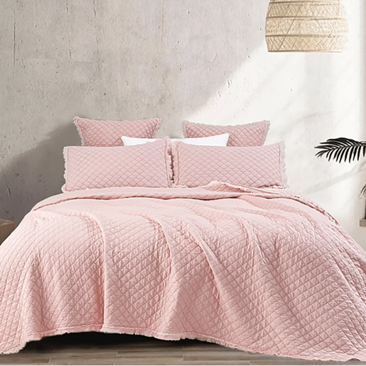 Consistent FREYA – 3 Piece Quilt Set Minimalist