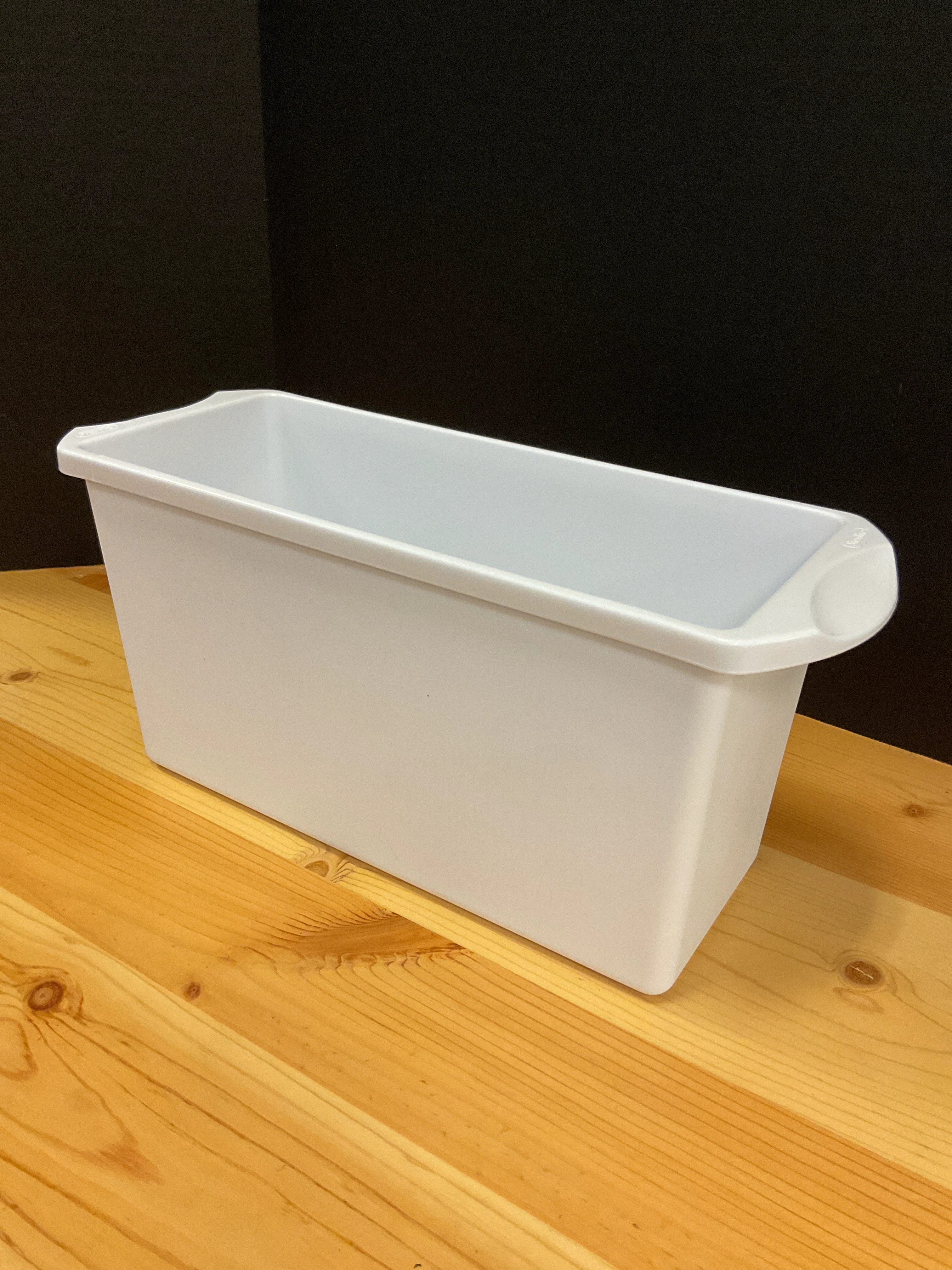 Fashionable ICE CUBE BIN Secure