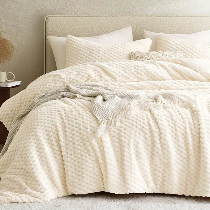 Quality Petrichor Fluffy Queen Comforter Set – Ultra-Soft Cream White Flannel Thick Comforter for Queen Bed Luxury Warm Bedding Set for Winter amp Fall Cozy Fuzzy Bed Set 1 Comforter amp 2 Pillowcases User-Friendly