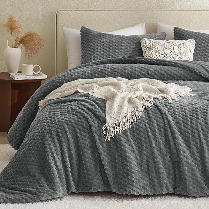 Trendy Petrichor Fluffy King Comforter Set – Ultra-Soft Gray Flannel Thick Comforter for King Bed Luxury Warm Bedding Set for Winter amp Fall Cozy Fuzzy Bed Set 3 Pieces 1 Comforter amp 2 Pillowcases Selected