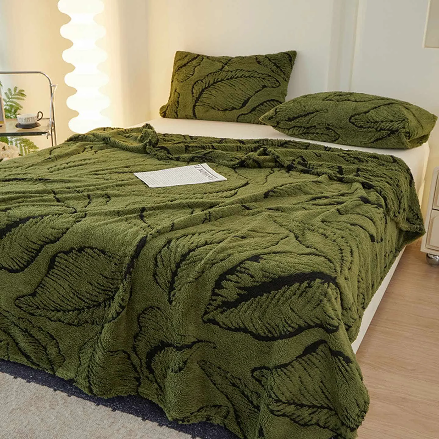 Unique Ownkoti Banana Leaf Jacquard Throw Blanket Green