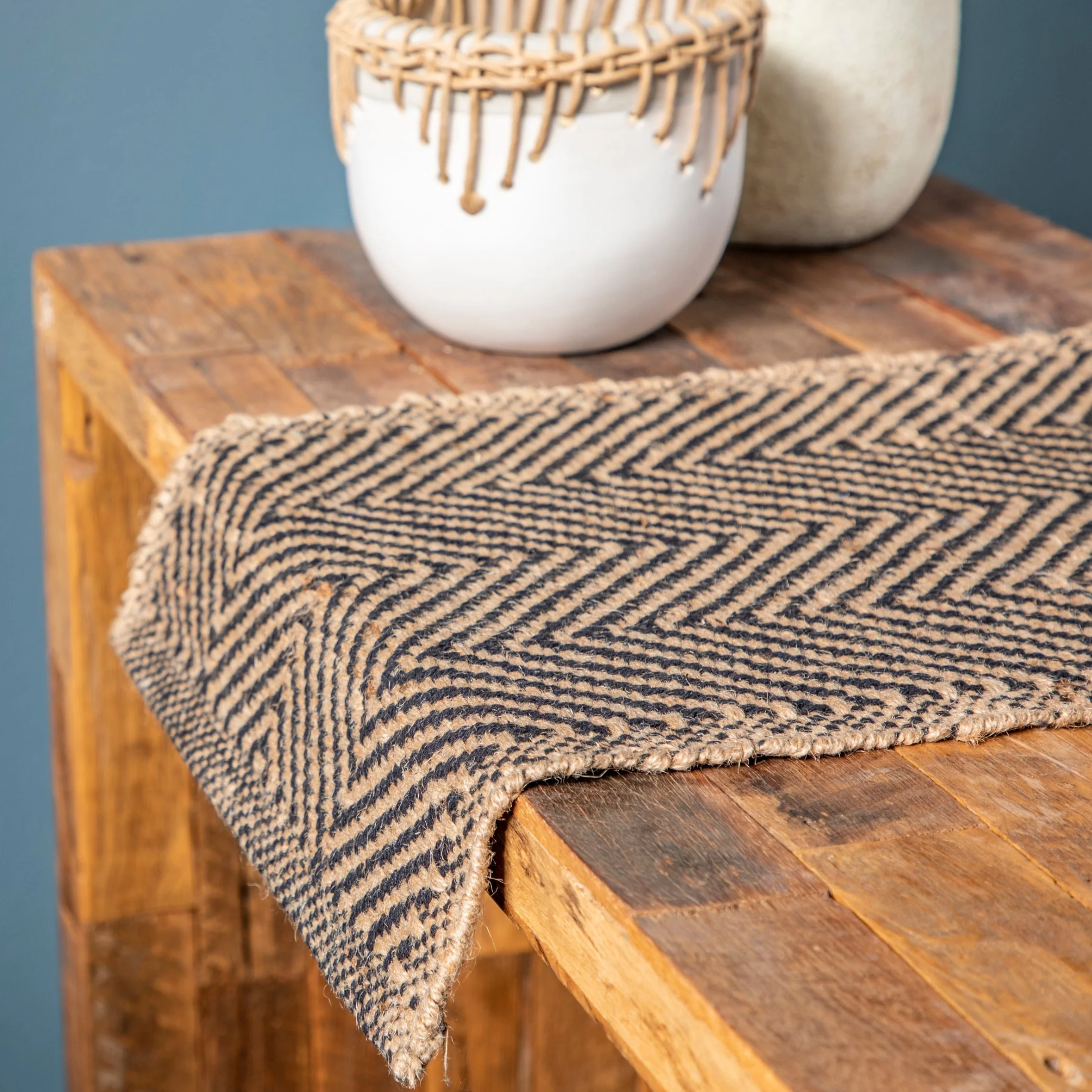 Environmentally Friendly Jute Cotton Table Runner with Chevron Pattern Durable