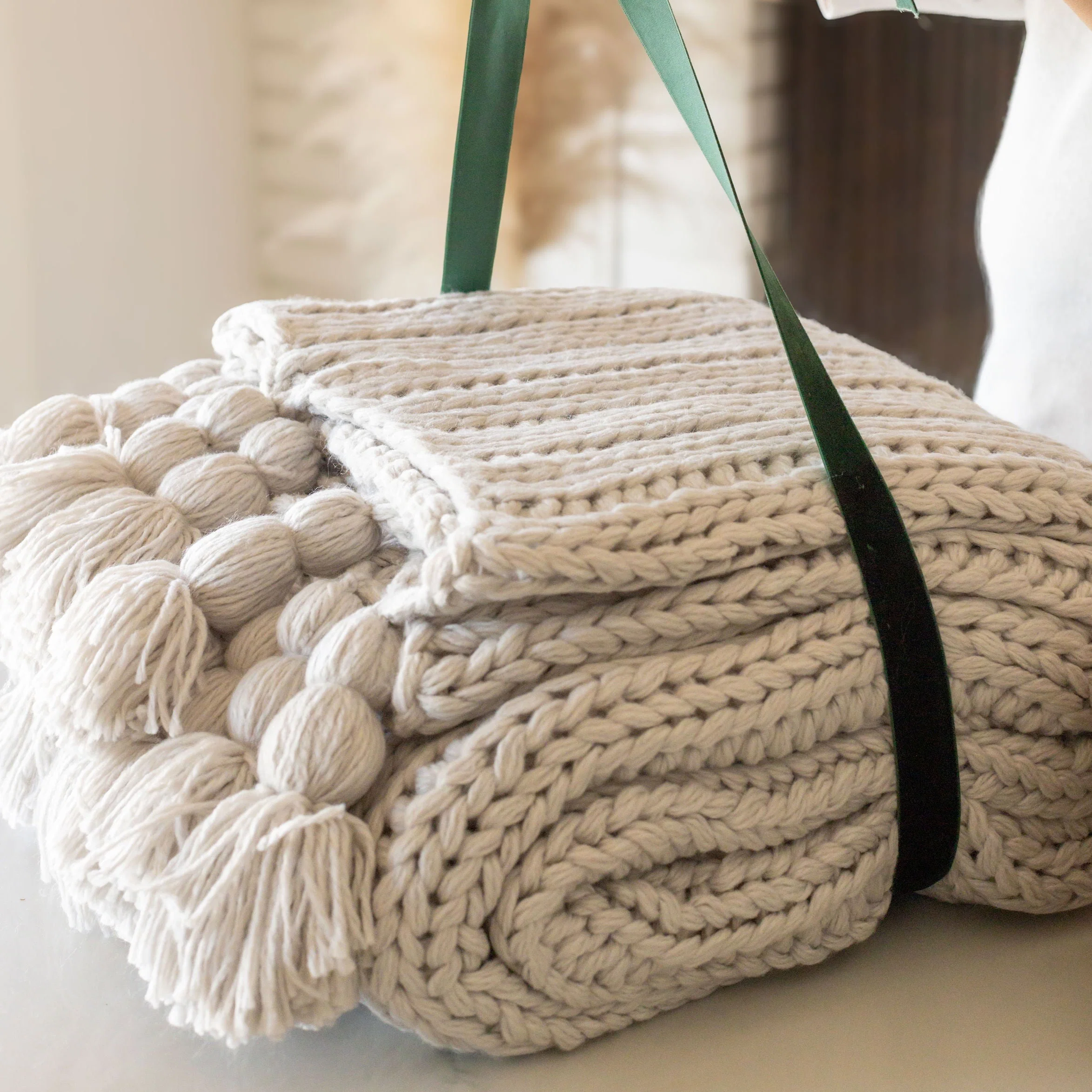 Luxury Anacapa Oversized Throw White High-Quality