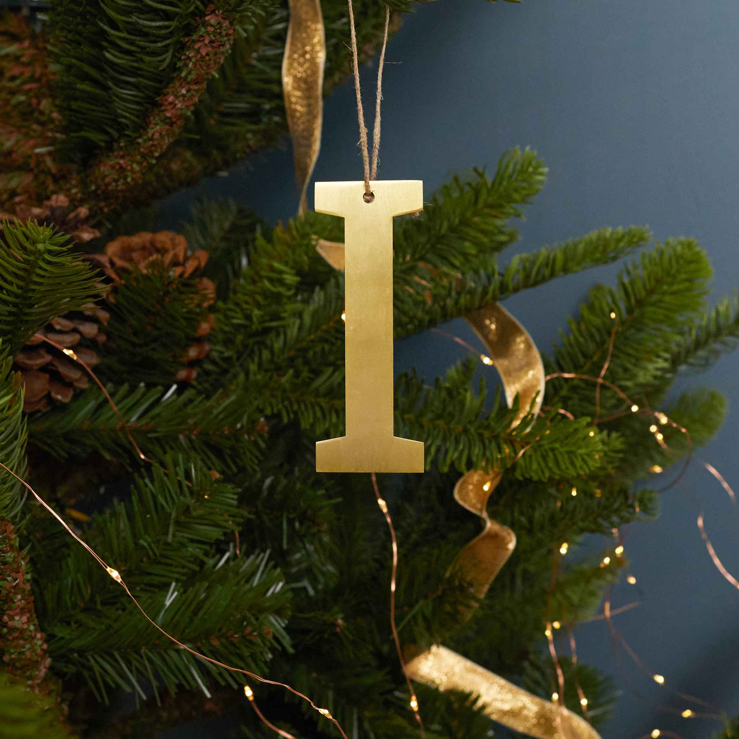 Reliable Gold Letter Ornament I Premium Material