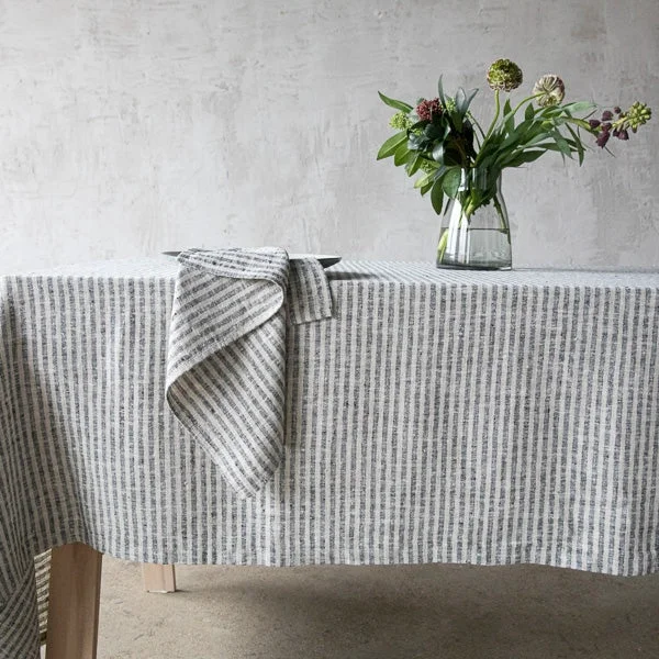 Crafted Brittany Tablecloth Black and Natural Healthy