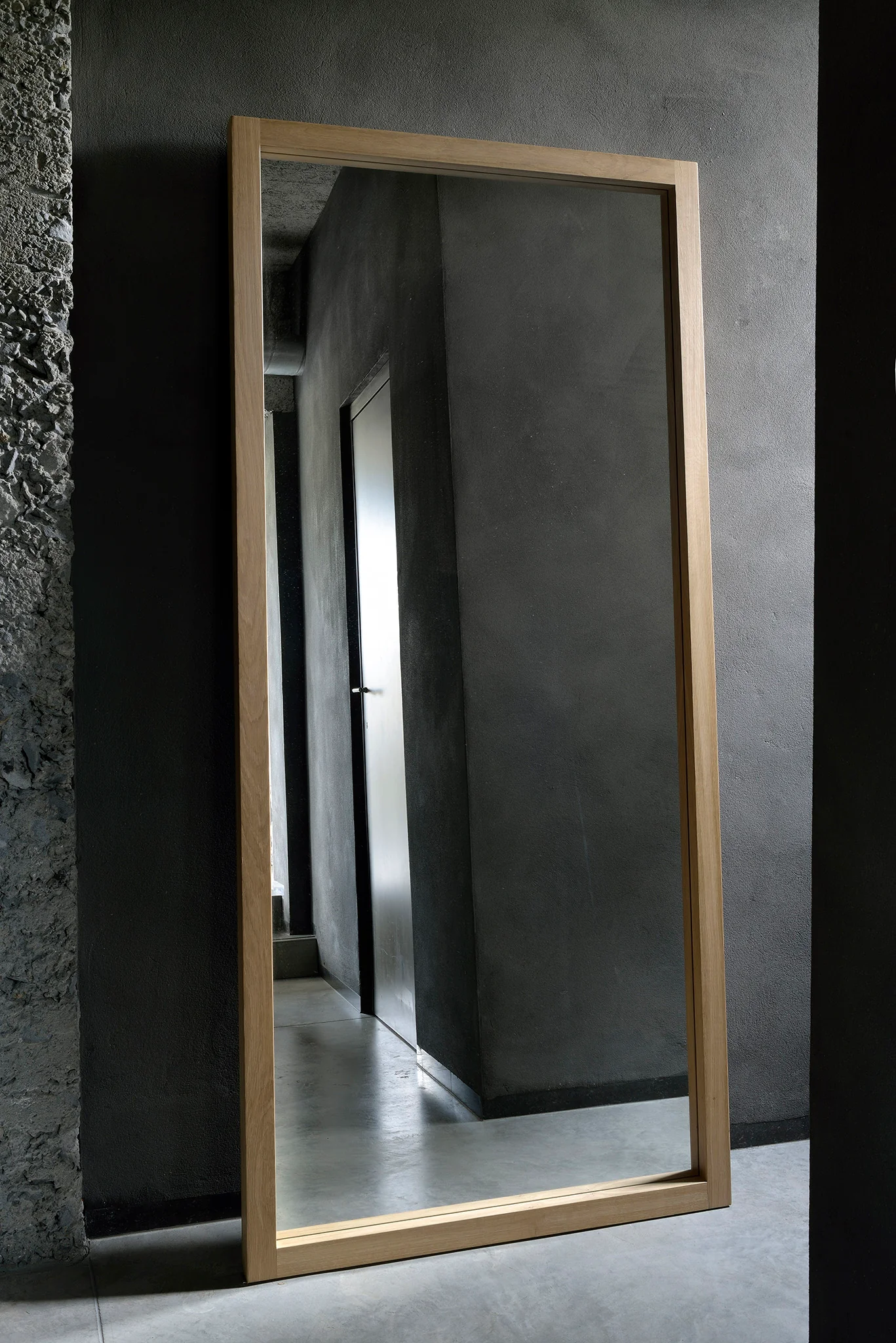 Effective Light Frame Floor Mirror Pure