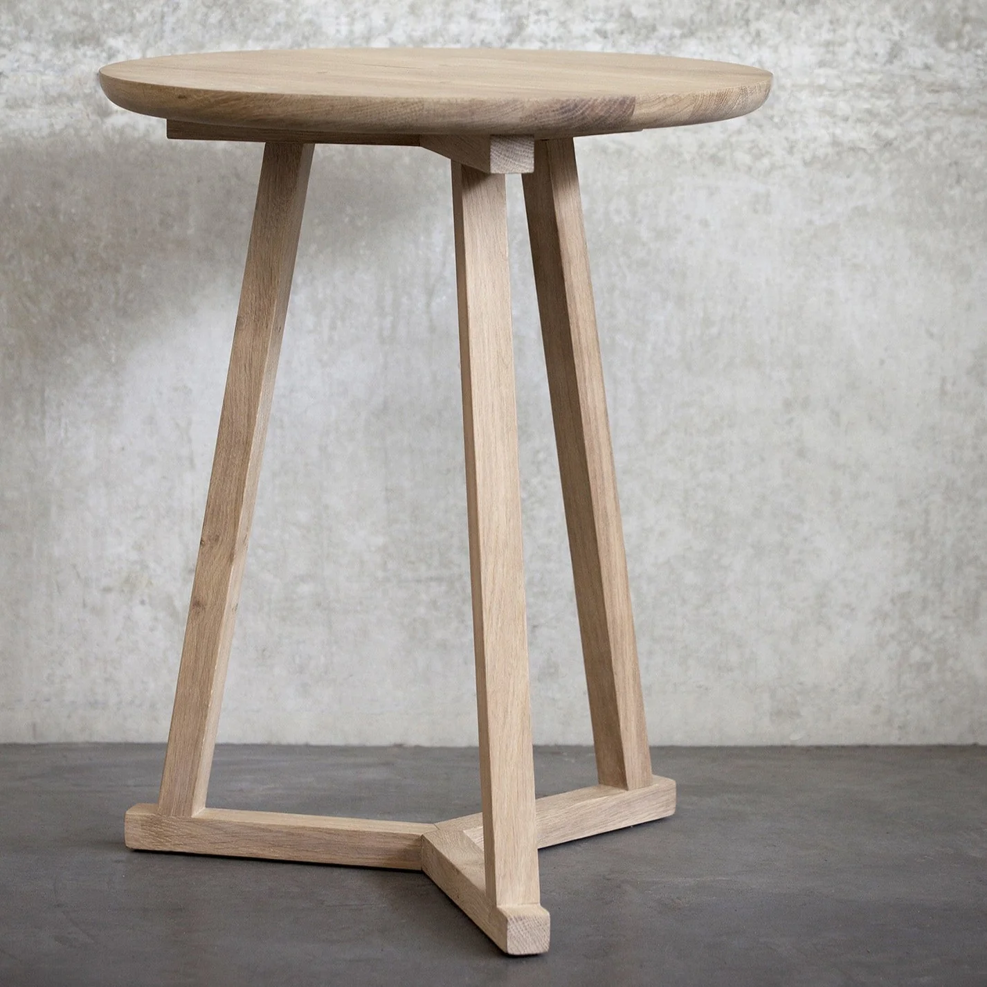 High-Quality Tripod Side Table Oak Organic