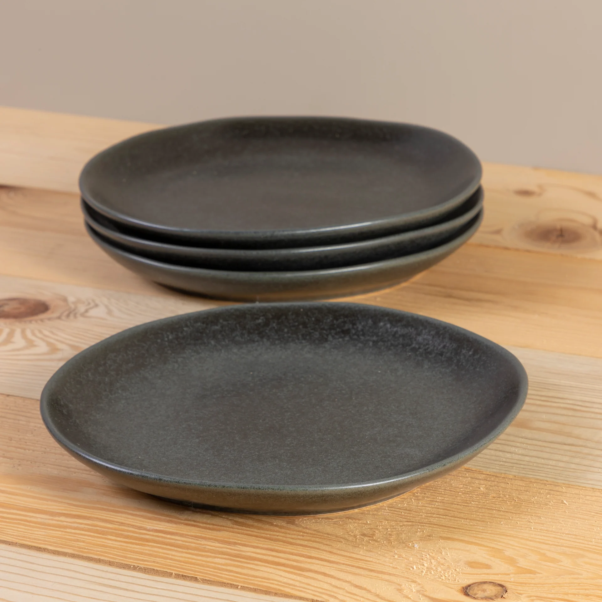 Refined Livia Side Plate Black Set of 6 Solid