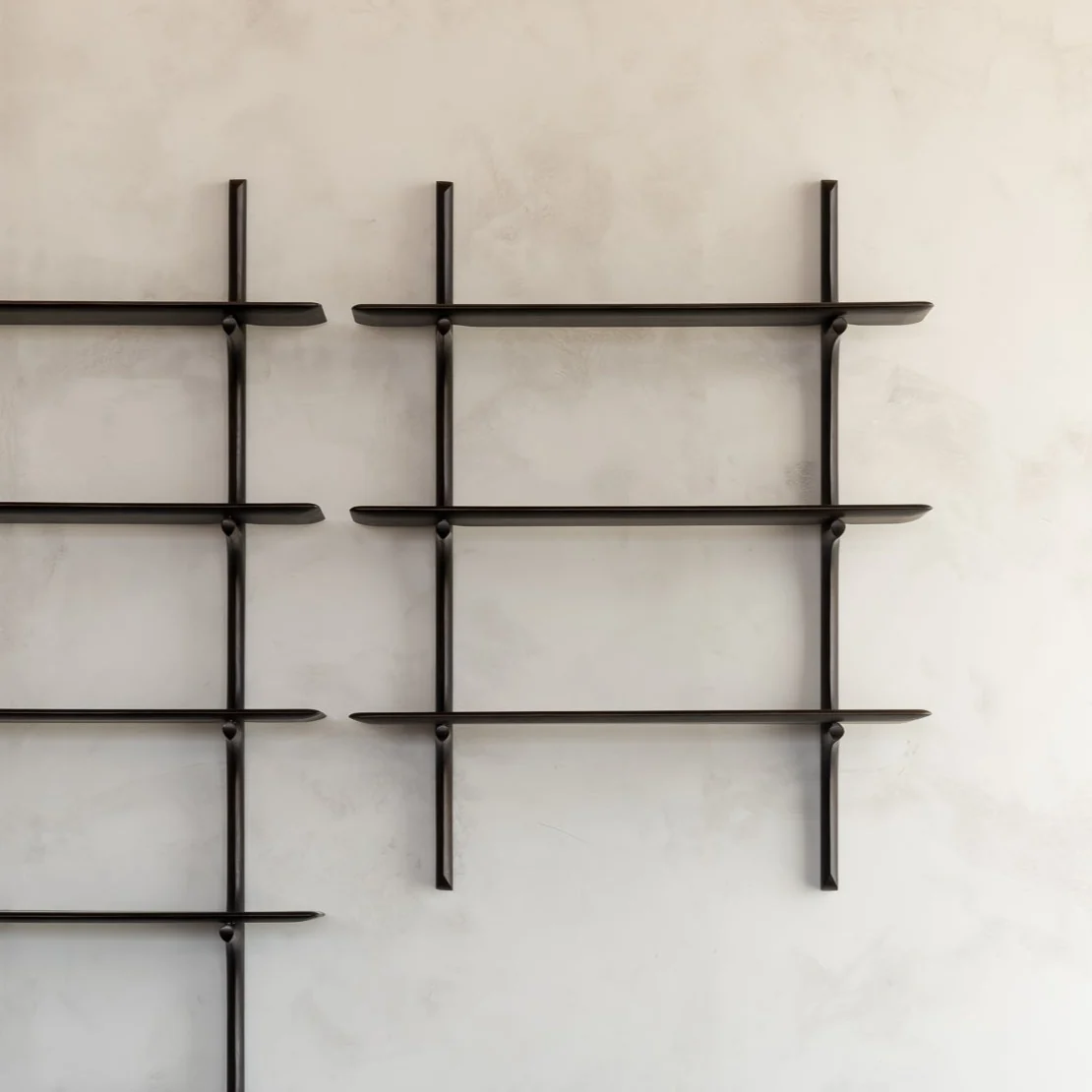 Smart Pi Wall Shelf – varnished mahogany – dark brown – 3 shelves Organic