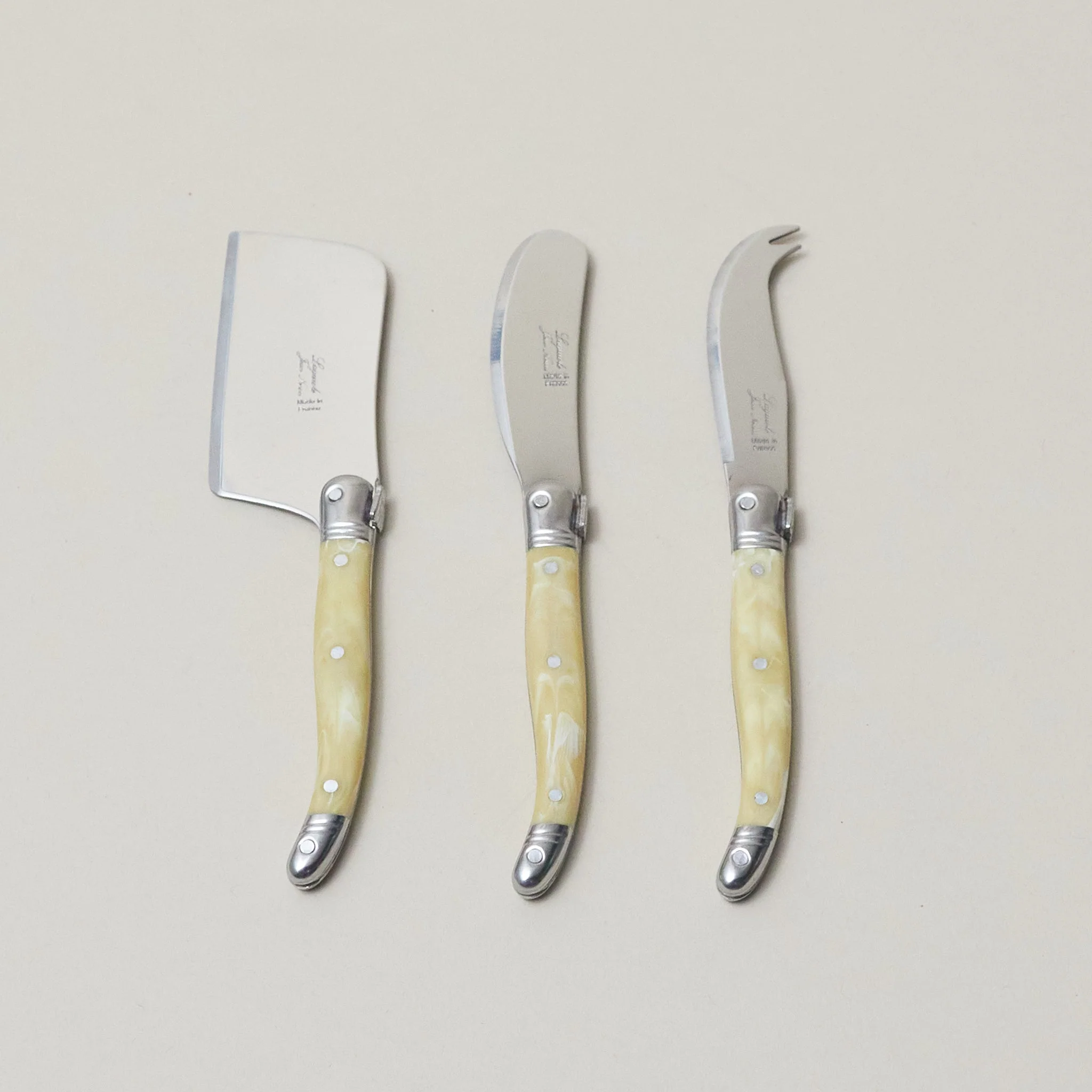 Effective Laguiole 3 Piece Mini Cheese Utensil Set Pale Horn in Kraft Paper Box Prestigious