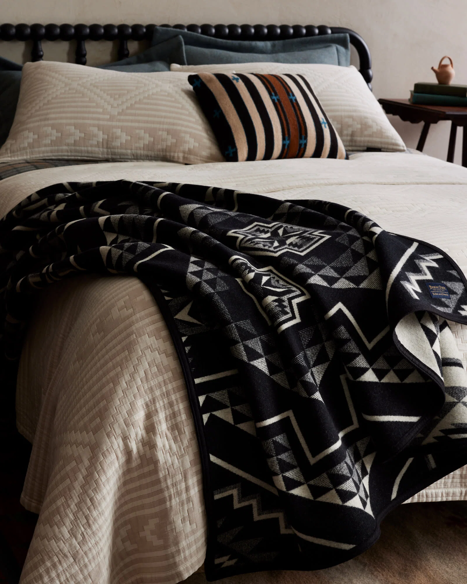 Easy-to-Use Oxbow Black White Blanket Original Design