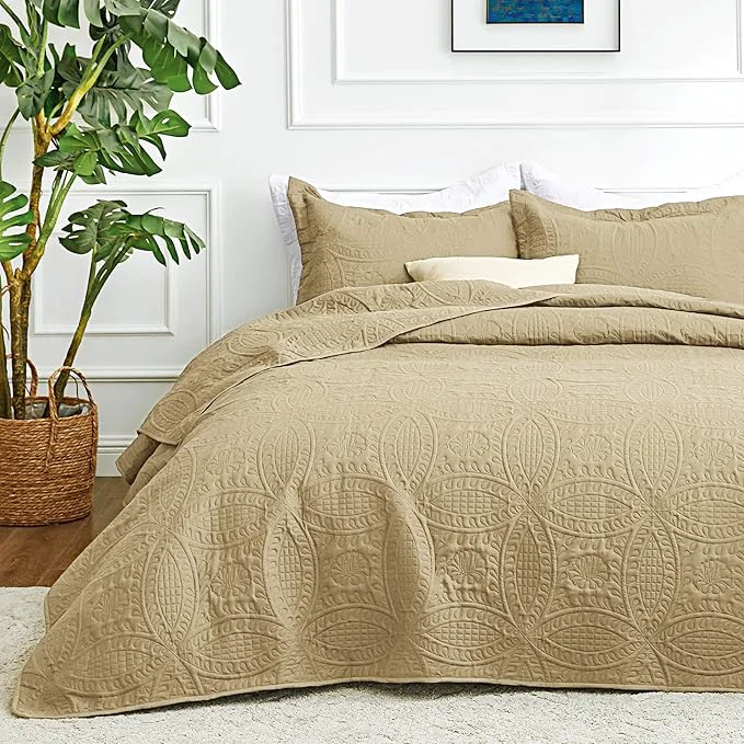 Casual Love 39 s cabin Oversized King Size Quilt Bedding Set Camel Bedspreads – Oversized King Lightweight Bedspread Comforter – Coin Pattern Coverlet for All Season – 3 Pieces 1 Quilt 2 Pillow Shams Trendy