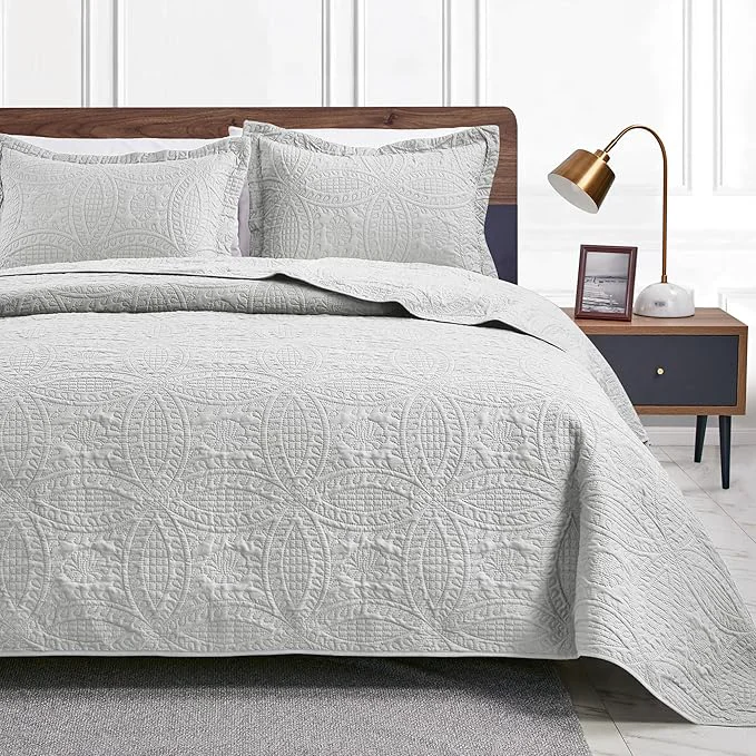 Expertly Made Love 39 s cabin Quilts for Queen Bed Light Grey Bedspreads Bedding Set – Summer Lightweight Bedspread Comforter – Coin Pattern Bedding Coverlet for All Season – 3 Pieces 1 Quilt 2 Pillow Shams Functional