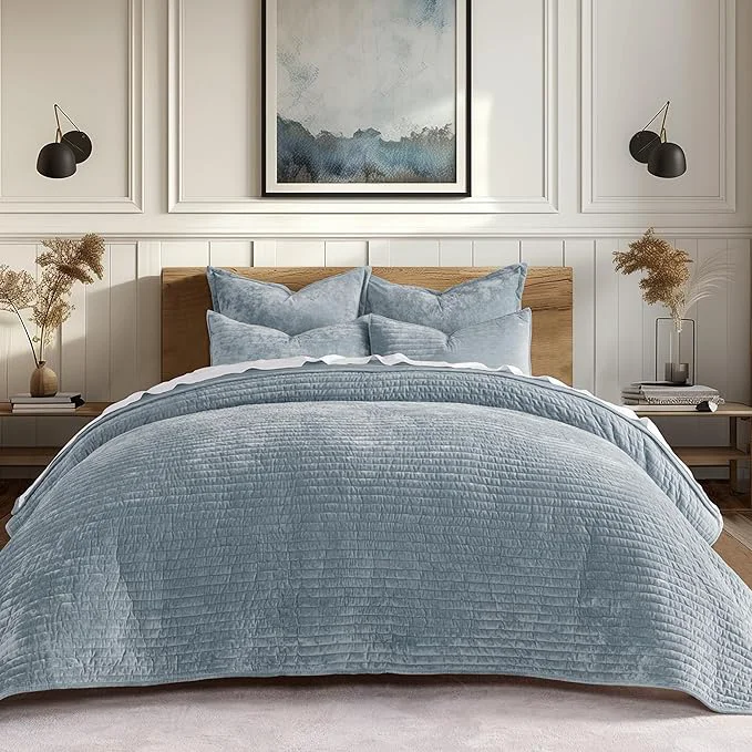 High-End EVERGRACE Velvet Quilt Set King Size Luxurious Soft Striped Channel Bedding Set Lightweight Velvet Comforter for All Season Oversized Bedspread Coverlet with 2 Matching Shams Blue Linen High-Grade