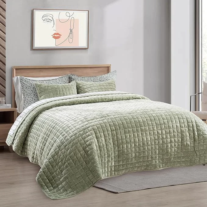 Elegant RECYCO Luxury Velvet Quilt Set Full Queen Size Bedding Sets Ultra Soft Velvet Comforter Set Lightweight Channel Box Stitch Oversized Bedspread Coverlet for All Season with 2 Shams Sage Green Official