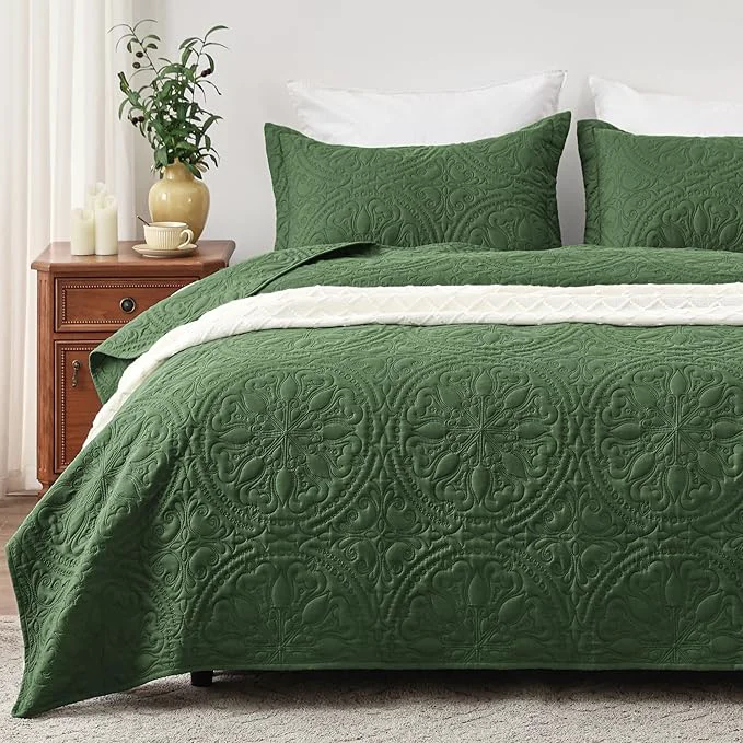 Environmentally Friendly EXQ Home Quilt Set Full Queen Size Olive Green 3 Piece Lightweight Soft Coverlet Mandala Flower Pattern Bedspread Set for All Season 1 Quilt 2 Pillow Shams Convenient