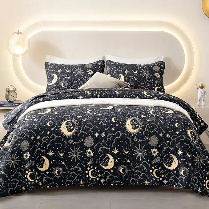 Pure EXQ Home Quilt Set Twin Size Black Print 3 Piece Lightweight Soft Coverlet Modern Style Sun Starry Pattern Bedspread Set 1 Quilt 1 Pillow Sham Exclusive