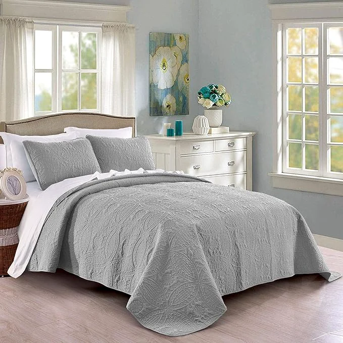 Carefully Designed Quilt Set King Cal King California King Size Light Grey – Oversized Bedspread – Soft Microfiber Lightweight Coverlet for All Season – 3 Piece Includes 1 Quilt and 2 Shams Geometric Pattern Genuine