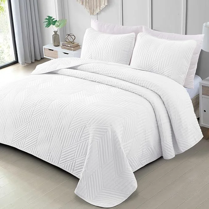 Exclusivo Mezcla California King Quilt Bedding Set Lightweight White Oversized King Bedspreads Soft Modern Geometric Coverlet Set for All Seasons 1 Quilt and 2 Pillow Shams Original