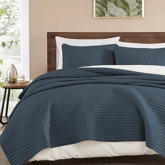 Classic WRENSONGE King Size Quilt-3 Pieces Lightweight Navy Blue Bedspreads King Quilt Bedding Set for All Season Soft Summer Coverlet with 2 Pillow Shams Suitable for Bed amp Couch Sustainable