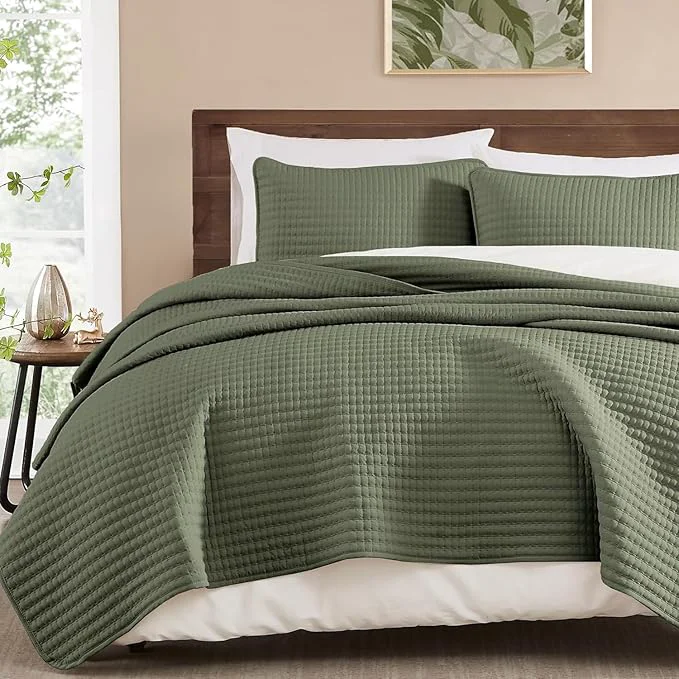 Eco-Friendly WRENSONGE King Size Quilt-3 Pieces Lightweight Bedspreads Olive Green King Quilt Bedding Set for All Seasons Soft Summer Coverlet with 2 Pillow Shams Suitable for Bed Couch Quilt Blanket Fine Crafted