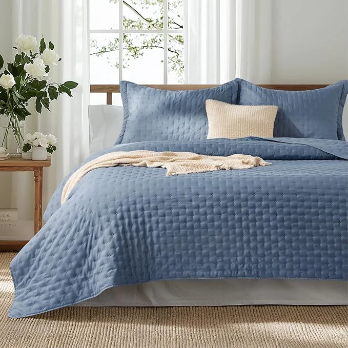 Top-Quality Bedsure Twin Quilt – Ultra Soft Twin XL Quilt Bedding for Dorm Decor Lightweight All-Season Comforter Mineral Blue Bedspread Coverlet with Clover Pattern 68 x 86 Inches Stitch- Quilting Ultra Soft Lightweight Machine Washable Pet-Friendly Clean