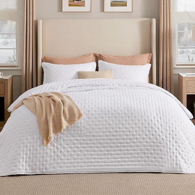 Quality Bedsure California King Quilt – Bright White Bedspread California King Size amp Lightweight Comforter Modern Coverlet with Clover Pattern Ultra Soft All-Season Bedding 111×106 Inches Stitch- Quilting Ultra Soft Lightweight Machine Washable P… Minimalist