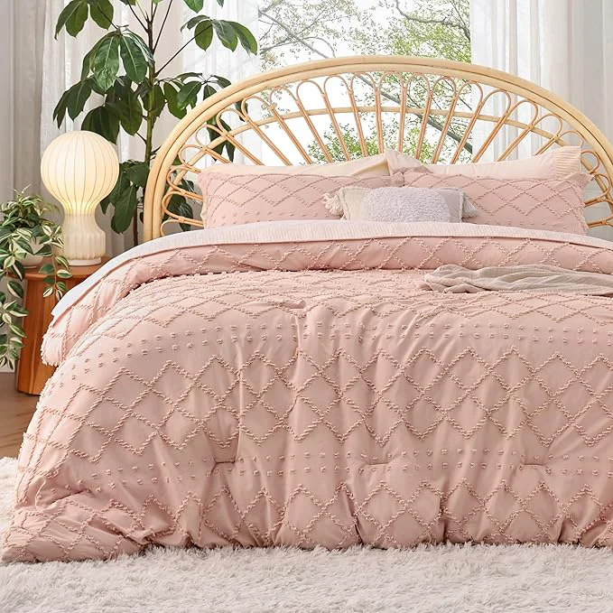 Classic Bedsure California King Comforter Set – Coral Pink Comforter Boho Tufted Shabby Chic Bedding for Kids 3 Pieces Vintage Farmhouse Bed Set for All Seasons Fluffy Soft Bedding with 2 Pillow Shams