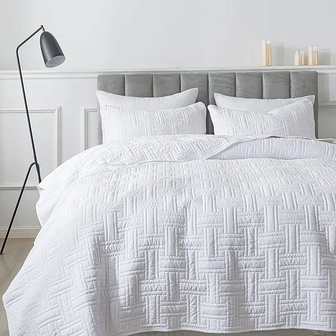 Fine California Oversized Quilt King Size Bedding Sets with Pillow Shams White Lightweight Soft Bedspread Coverlet Cal Super Quilted Blanket Thin Comforter Bed Cover for All Season 118×106 inches High-Grade
