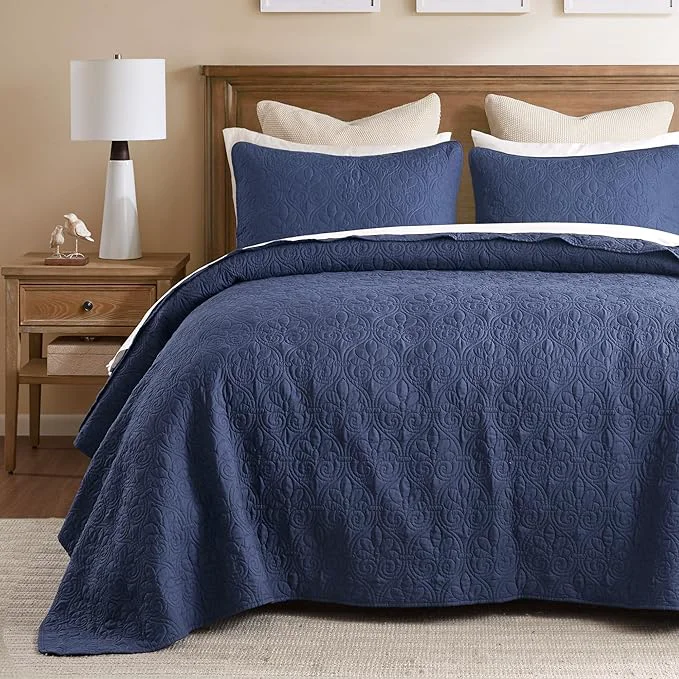 Original Madison Park Quebec Queen Size Quilt Bedding Set – Navy Damask – 3 Piece Bedding Quilt Coverlets – Ultra Soft Microfiber Bed Quilts Quilted Coverlet Powerful