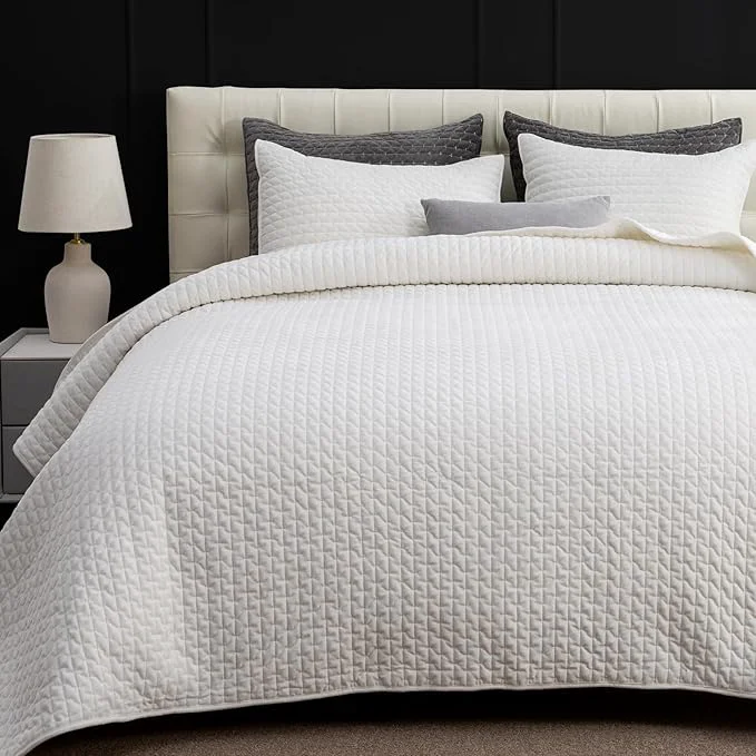 Clean Powdion Velvet Quilt King Size Bedspread Quilted Bedding Set Luxurious Soft Coverlet Set Lightweight Velvet Comforter for All Season with 2 Pillow Shams Striped Quilt Set 96×106 Cream White Breathable