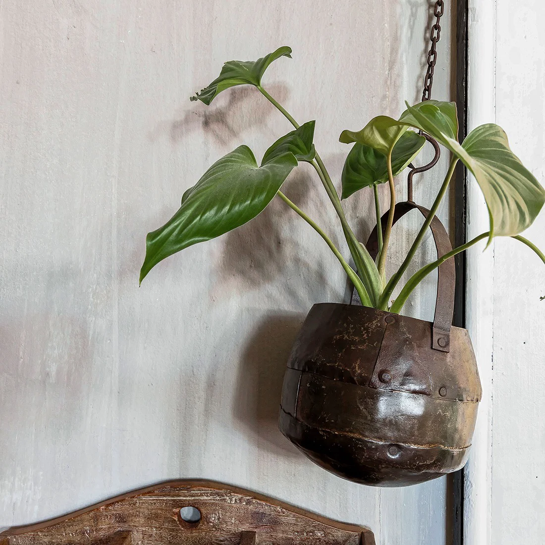 Innovative Metalen hangpot met ketting L High-Quality