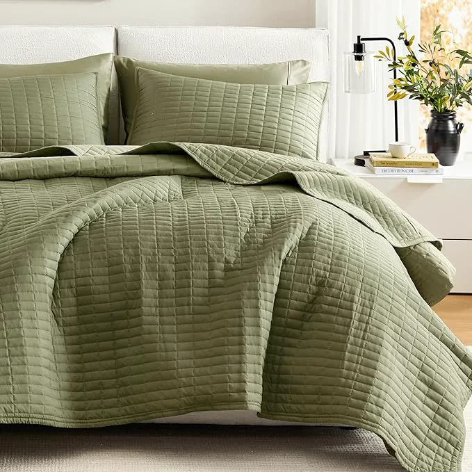 World-Class Comfort Spaces Queen Quilt Set Modern Reversible Plaid Coverlet Full Bedding Comfortable