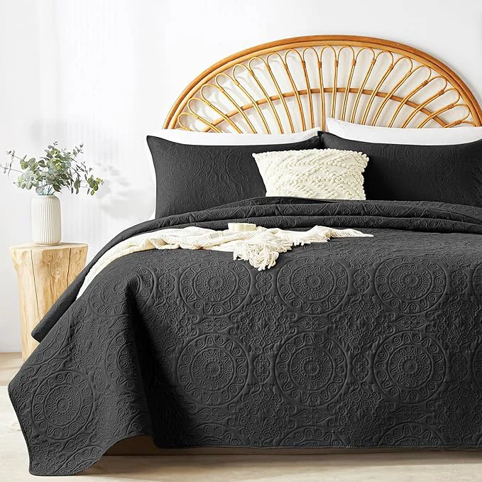 Premium WURUIBO Black Quilt Set King Cal King Size Embossing Microfiber Bedspreads Flexible