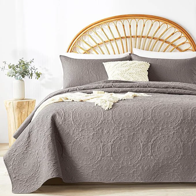 High-End WURUIBO Dark Gray Quilt Set King Cal King Size Embossing Microfiber Bedspreads Detailed