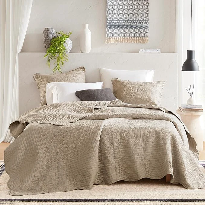 High-Quality Madison Park King Quilt Set – Damask Coverlet Set for King Size Bed Cottage Oversized Quilt Set Scallop Edge All Season Pre-washed Cotton-Filled Quilt Tuscany Khaki 3 Piece Solid