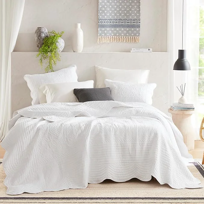 Relaxed Madison Park Queen Quilt Set Damask Coverlet Set for Queen Size Bed Cottage Oversized Quilt Set Scallop Edge All Season Pre-washed Cotton-Filled Queen Size Quilt Tuscany Full Queen White 3 Piece First-Class