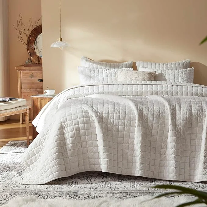 Sophisticated LEAONME Velvet Quilt Oversized California King-120 39 39 x120 39 39 Lightweight White Velvet Comforter Set with 2 Pillow Shams Oversized Bedspread Coverlet Quilted Bedding Set for All Season Efficient