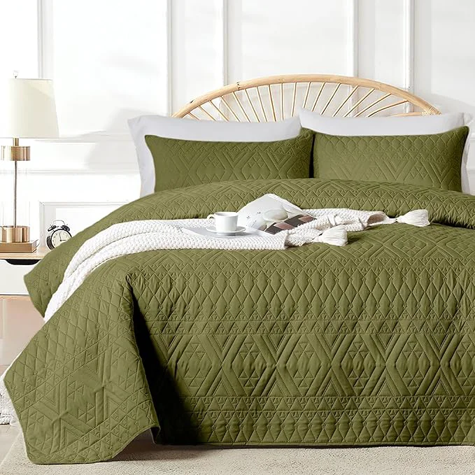 akkialla Twin Size Quilt Bedding Set Olive Green Lightweight Microfiber Soft Bedspreads Modern Style Geoetric Pattern Coverlet Set for All Seasons 2 Piece 1 Quilt 1Pillow Sham Smart