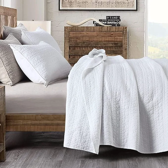 Durable Oversized King Quilt Set White California King Quilt Classic Geometric Spots Stitched Pattern Stone-Washed Microfiber Ultra Soft Lightweight Quilted Bedspread Cal King for All Season 3 Pieces Certified