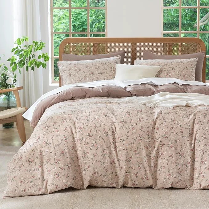 Versatile Queen Size Comforter Set Floral Soft 3 Pieces Chic Crinkle Gauze Fabric Garden Style Vintage Floral Print Botanical Comforter for All Seasons Luxury Warmth Comfy Breathable with 2 Pillowcases Selected