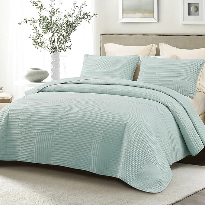 High-End Whale Flotilla Ultra Soft King Quilt Bedding Set Lightweight Microfiber Aqua Superior