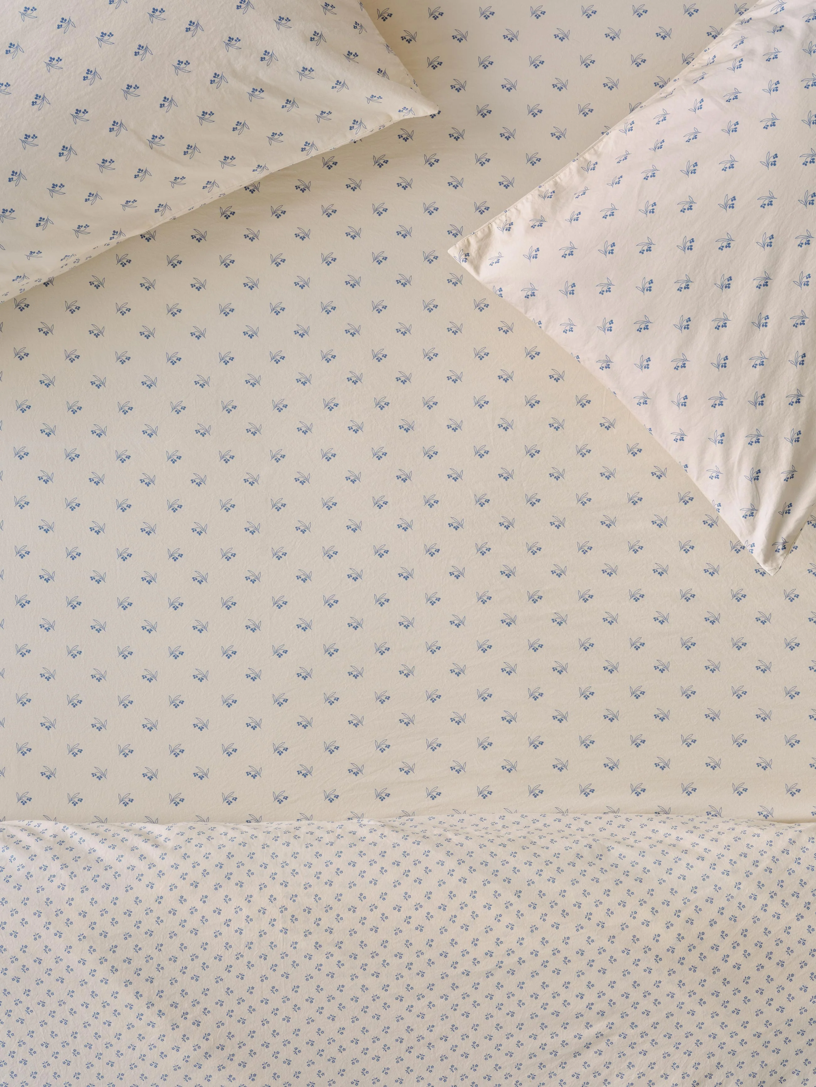 Dependable Cove Blue Martha Floral Cotton Fitted Sheet Superior