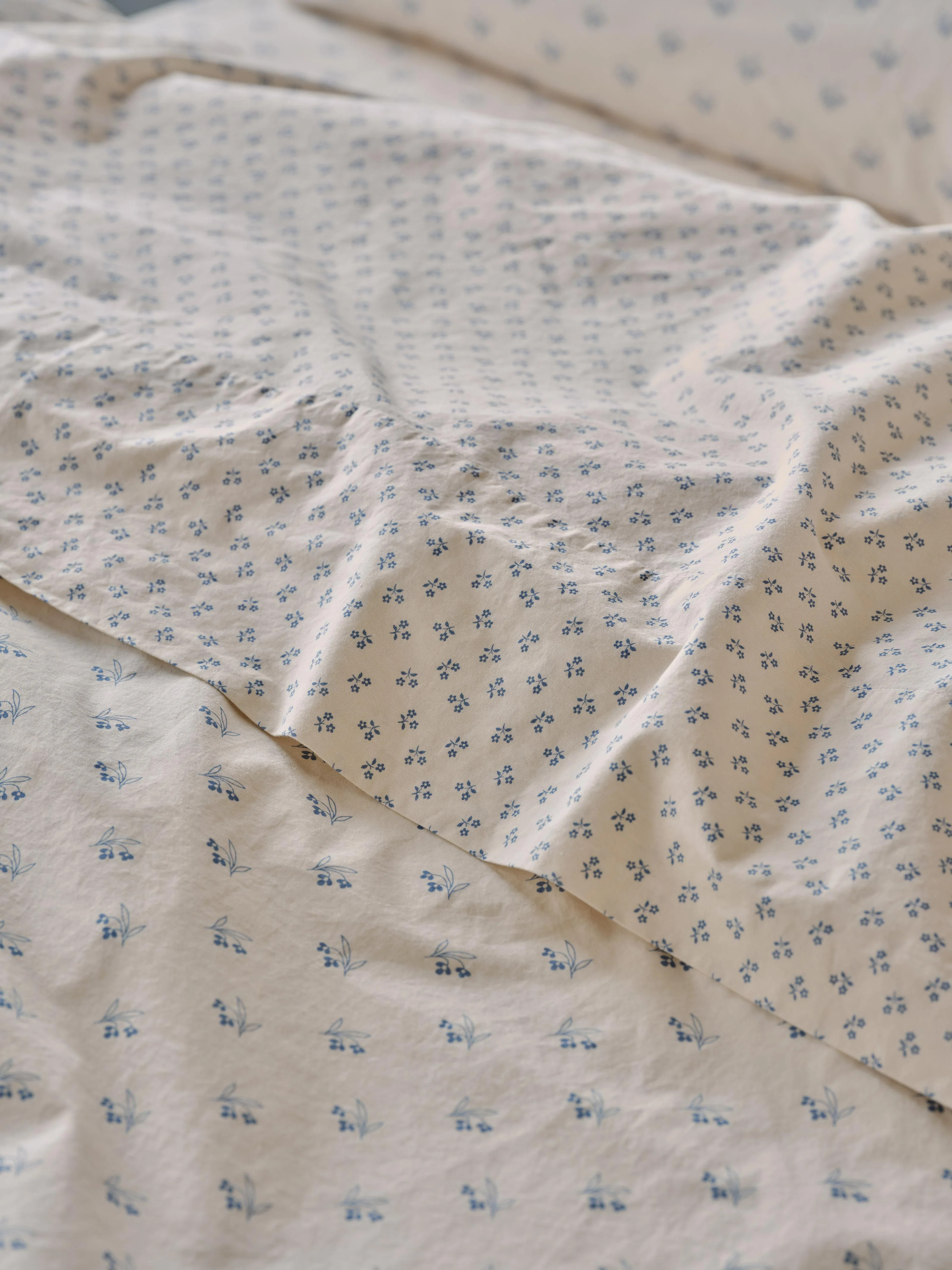 Fashionable Cove Blue Martha Floral Cotton Flat Sheet User-Friendly