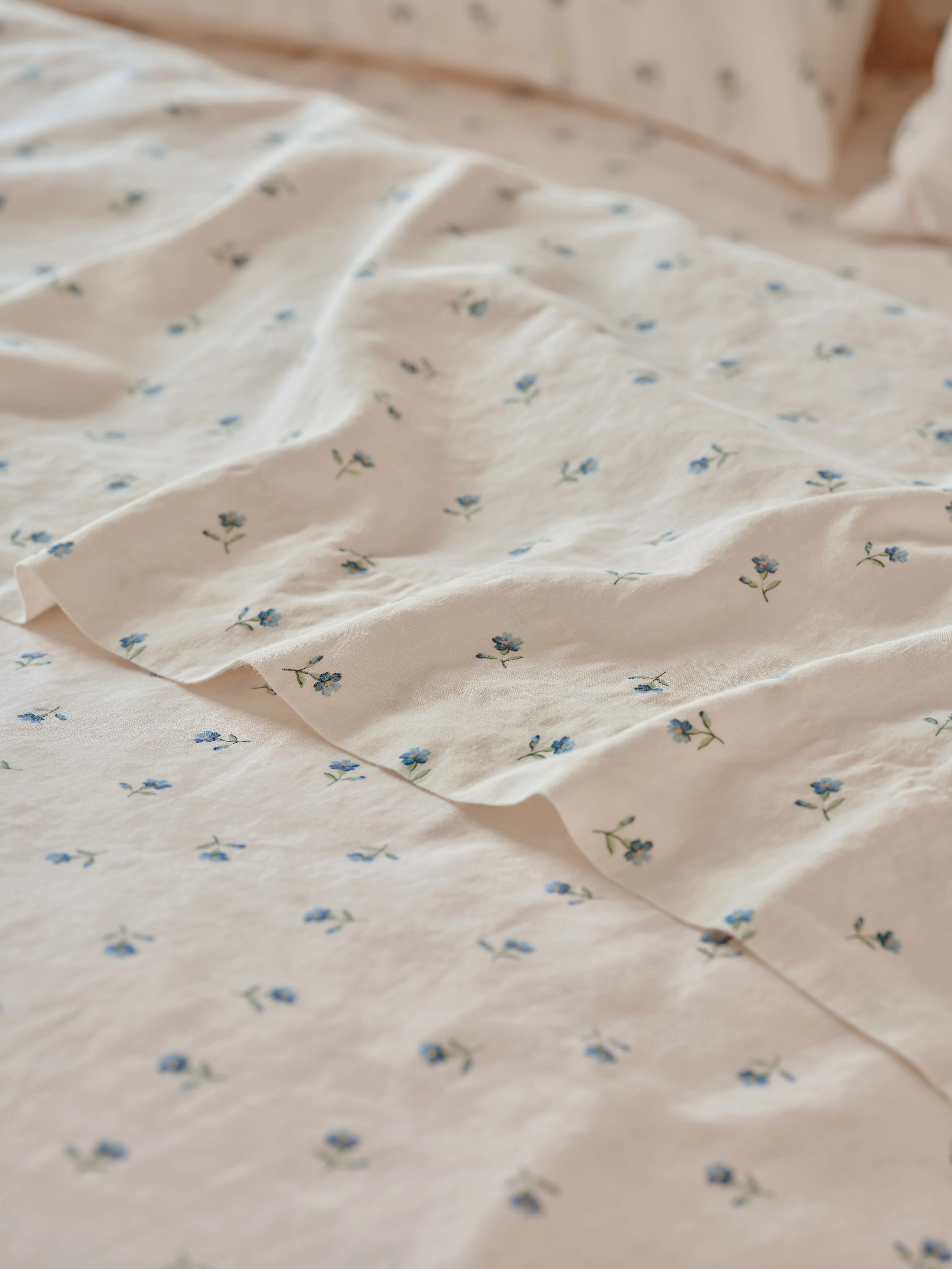 Elite Dusk Blue Posy Bud Linen Blend Flat Sheet Healthy