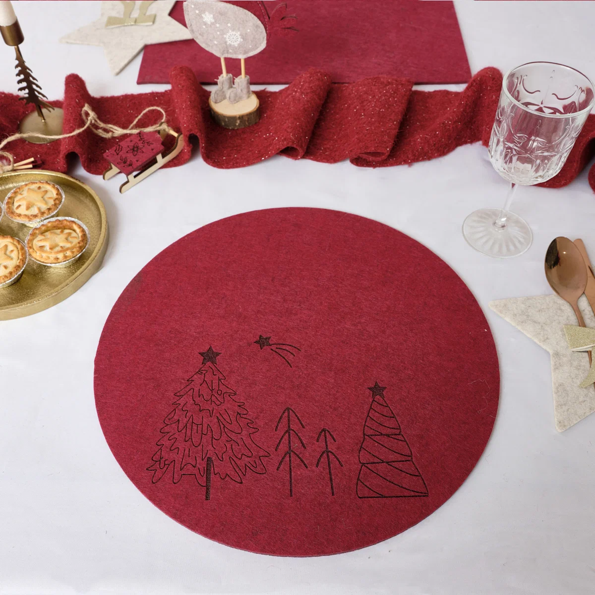 Professional Set of 4 Dark Red Round Felt Placemats with Tree Detail User-Friendly