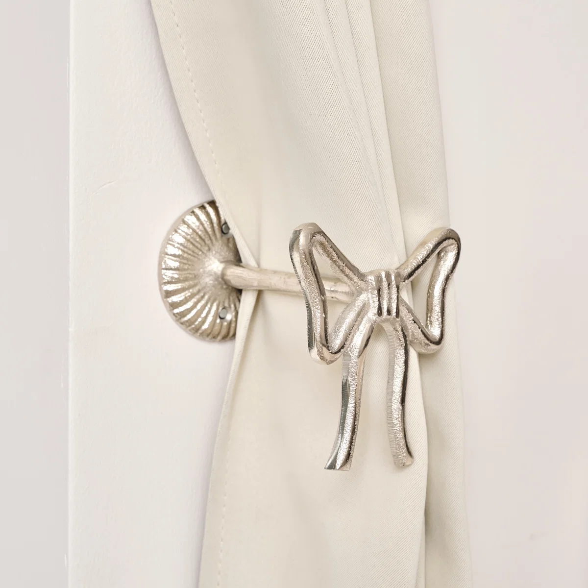 Top-Quality Set of 2 Silver Metal Bow Curtain Tie Backs Lightweight